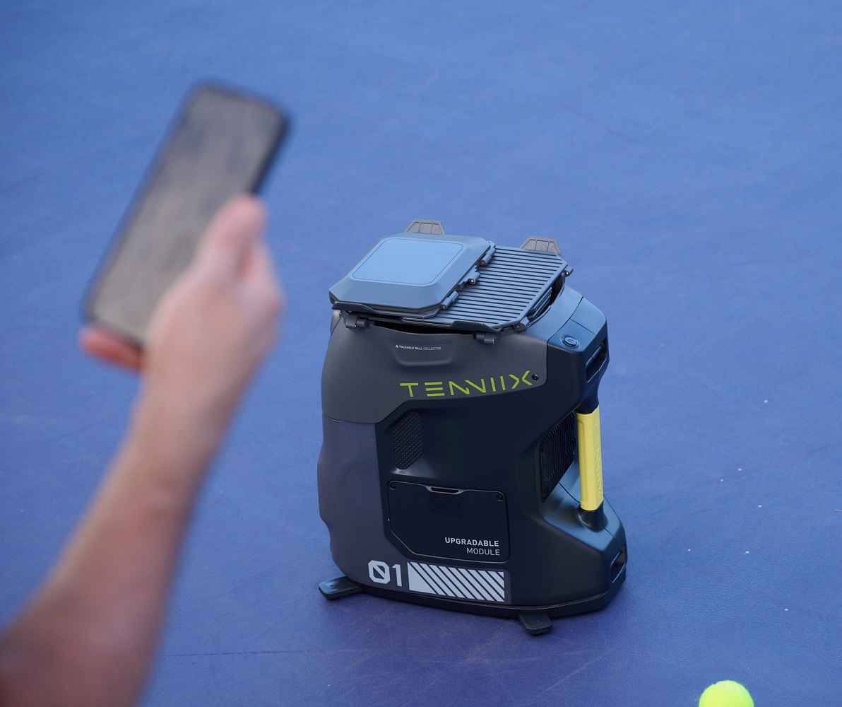 آلة كرة التنس من Tenniix مع مد - مراجعة Robot Ball Machine وسعره